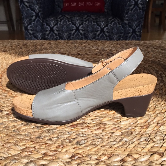 Gray sandals - Picture 1 of 3